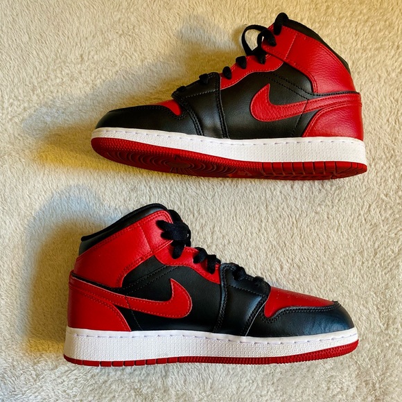 Air Jordan 1 Mid 'Banned' Shoes Size 7Y - Picture 4 of 8